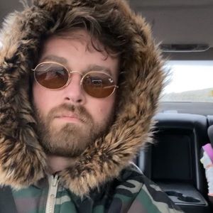 Meet your Posher, Dakota